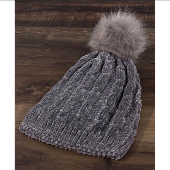 🌵Gray Chenille Pom Pom Beanie - Picture 2 of 5